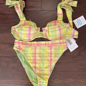 DIPPIN DAISY’S SWIMWEAR SIZE XS TOP & BOTTOM / SM TOP & BOTTOM. HIGH WAISTED.